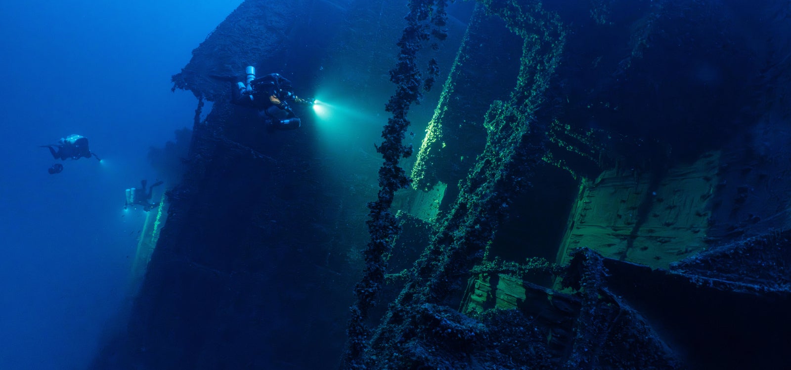 Underwater photo of Brett Eldridge