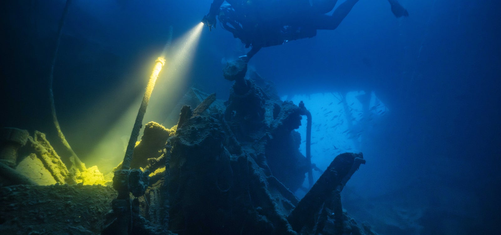 Underwater photo of Brett Eldridge