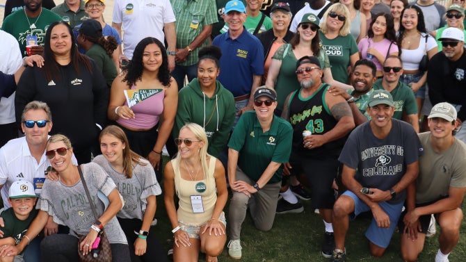 A group of Cal Poly alumni smiling for a photo. 